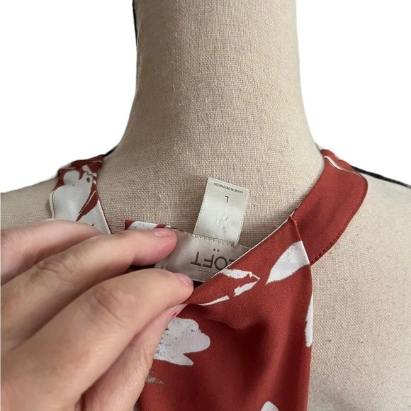 LOFT Anne Taylor Woman’s Chiffon top in Burnt Orange Size L, good condition - Picture 4 of 4